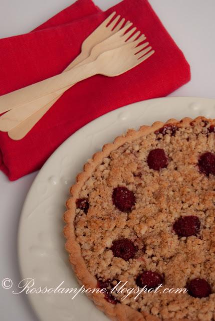 CROSTATA DI FARRO CON CRUMBLE DI LAMPONI