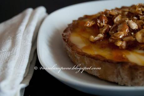 CROSTATA ALLA MOUSSE DI MOSCATO E NOCCIOLE CARAMELLATE