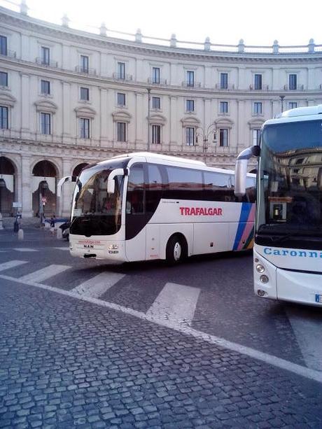 Solo per torpedoni abusivi, ncc burini e romani coatti. Ha aperto il nuovo parking Esedra. Nella (ex) stupenda Piazza della Repubblica. Tante foto