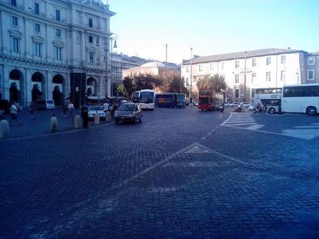 Solo per torpedoni abusivi, ncc burini e romani coatti. Ha aperto il nuovo parking Esedra. Nella (ex) stupenda Piazza della Repubblica. Tante foto