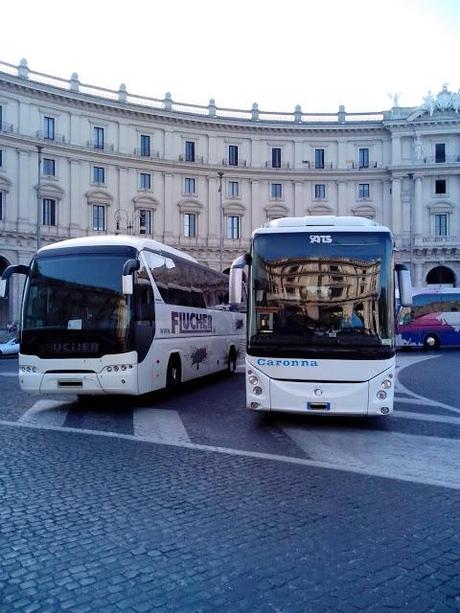 Solo per torpedoni abusivi, ncc burini e romani coatti. Ha aperto il nuovo parking Esedra. Nella (ex) stupenda Piazza della Repubblica. Tante foto