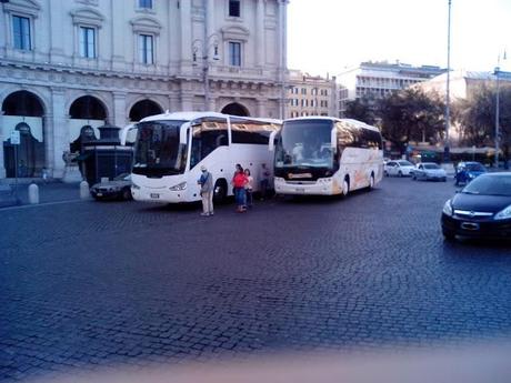 Solo per torpedoni abusivi, ncc burini e romani coatti. Ha aperto il nuovo parking Esedra. Nella (ex) stupenda Piazza della Repubblica. Tante foto