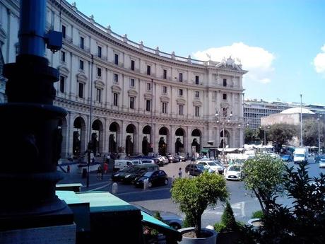 Solo per torpedoni abusivi, ncc burini e romani coatti. Ha aperto il nuovo parking Esedra. Nella (ex) stupenda Piazza della Repubblica. Tante foto