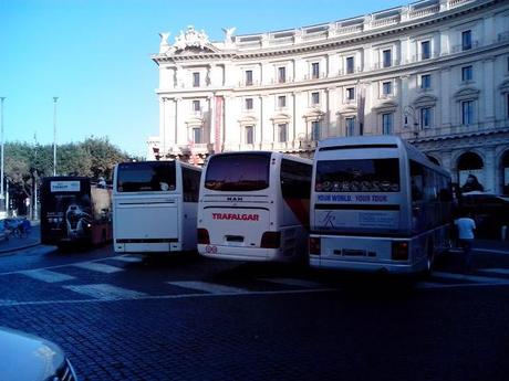 Solo per torpedoni abusivi, ncc burini e romani coatti. Ha aperto il nuovo parking Esedra. Nella (ex) stupenda Piazza della Repubblica. Tante foto