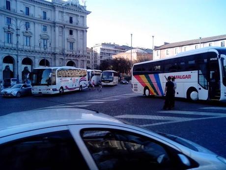 Solo per torpedoni abusivi, ncc burini e romani coatti. Ha aperto il nuovo parking Esedra. Nella (ex) stupenda Piazza della Repubblica. Tante foto