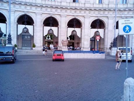 Solo per torpedoni abusivi, ncc burini e romani coatti. Ha aperto il nuovo parking Esedra. Nella (ex) stupenda Piazza della Repubblica. Tante foto