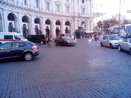 Solo per torpedoni abusivi, ncc burini e romani coatti. Ha aperto il nuovo parking Esedra. Nella (ex) stupenda Piazza della Repubblica. Tante foto