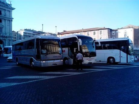 Solo per torpedoni abusivi, ncc burini e romani coatti. Ha aperto il nuovo parking Esedra. Nella (ex) stupenda Piazza della Repubblica. Tante foto