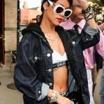 Rihanna, shopping a New York…in reggiseno