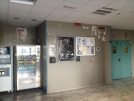 Volevamo farvi vedere - dopo avervi mostrato l'esterno tempo fa - come è ridotto l'interno dell'Ospedale San Camillo