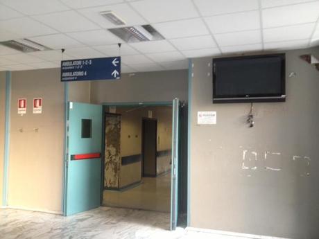 Volevamo farvi vedere - dopo avervi mostrato l'esterno tempo fa - come è ridotto l'interno dell'Ospedale San Camillo