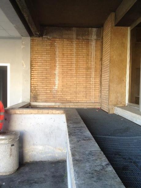 Volevamo farvi vedere - dopo avervi mostrato l'esterno tempo fa - come è ridotto l'interno dell'Ospedale San Camillo