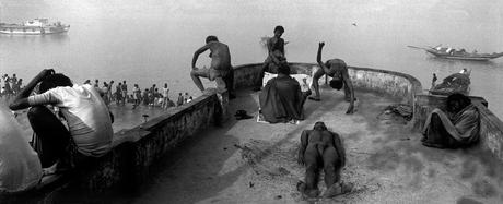 Il respiro di un' intelligenza spirituale nelle foto di Raghu Rai.