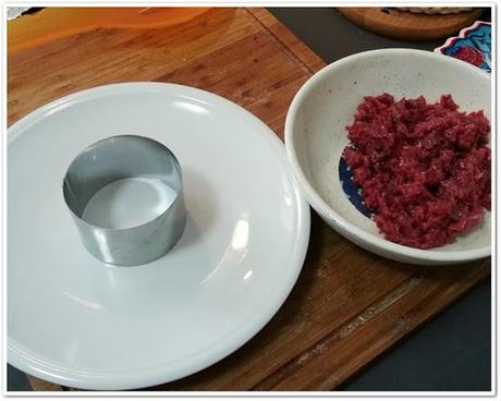 Tartare a coltello con mais e fagioli rossi