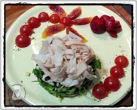 L'insalata con tacchino arrosto, fragole e zucchine di Anna Maria Pellegrino