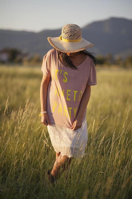 smilingischic, fashion blog, outfit campo di grano, it's time to party, cappello di paglia a falda larga , mood romantico