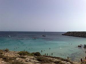 English: Cala Azzurra in Favignana Italiano: C...