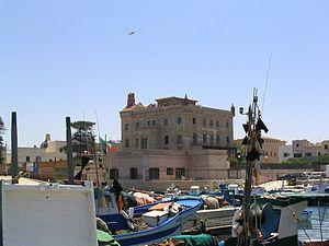 English: Palazzo Florio visto dal porto