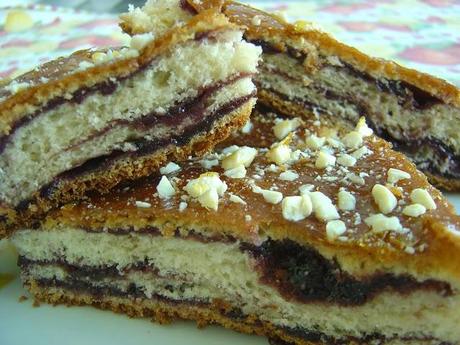 Focaccia dolce con confettura e caramello