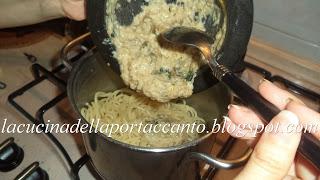 Spaghetti poveri con salsa salernitana