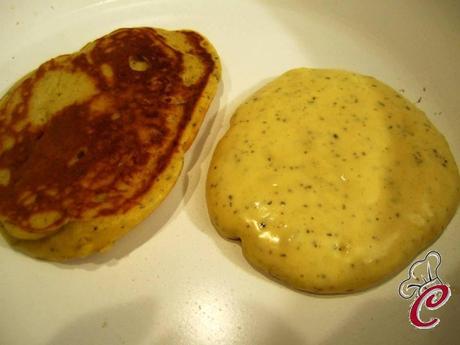 Pancakes filanti al rosmarino: il sapore avvolgente e confortante della giusta scelta di rotta