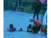 donna salva fratelli macchina sommersa d’acqua (Video)