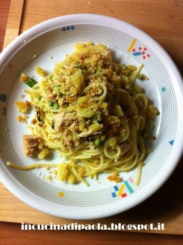 Spaghetti croccanti alle zucchine e tonno