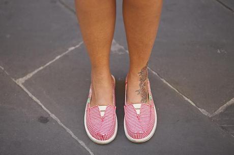 smilingischic, fashion blog, outfit, street style, Lucca, Lips, Shoes Sanuk, Castaway red stripes