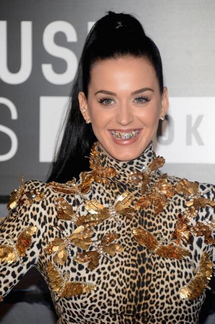 Fashion News// L'ultima trovata delle celebrities: Grillz, per un sorriso a 18 carati!