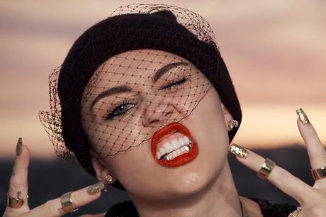 Fashion News// L'ultima trovata delle celebrities: Grillz, per un sorriso a 18 carati!