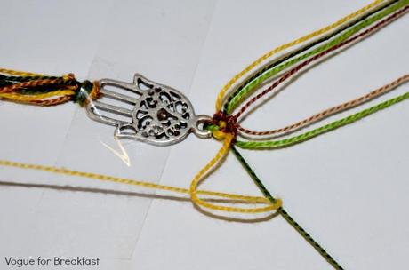 DIY: Friendship bracelets