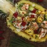 Insalata di gamberi e ananas servita dentro… l’ananas