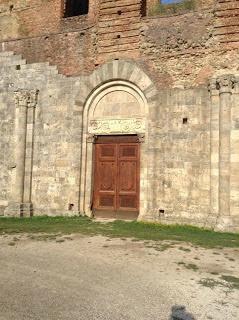 L'Abbazia di San Galgano e la Cappella di Montesiepi