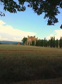 L'Abbazia di San Galgano e la Cappella di Montesiepi