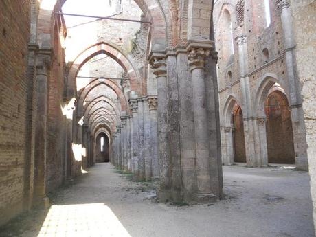 L'Abbazia di San Galgano e la Cappella di Montesiepi
