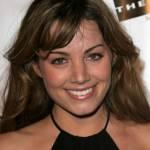 Erica Durance: Ricrea il suo trucco con 3 facili passaggi