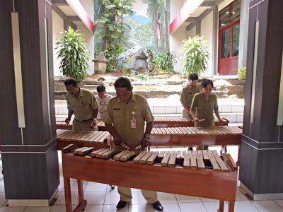 Viaggi in Indonesia: gli ospiti visitano il museo in Manado