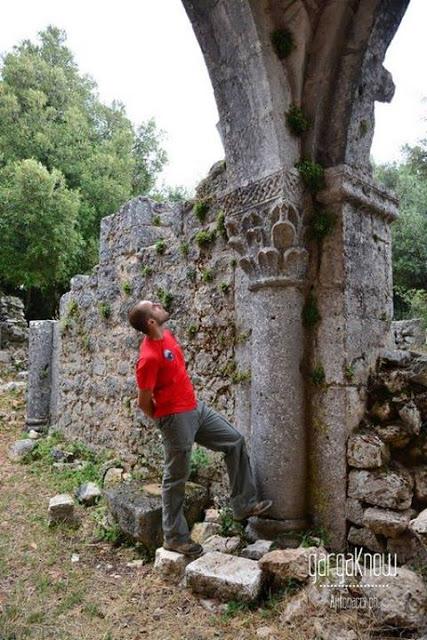 Consigli per il trekking e fotogallery: Abbazia della SS. Trinità di Monte Sacro, Mattinata