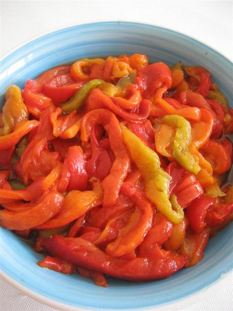 tagliare i peperoni a listarelle