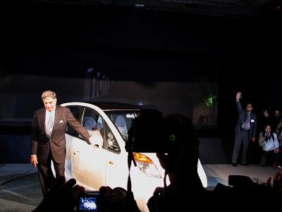 Tata Nano, l'auto dei poveri diventa ''glamour''