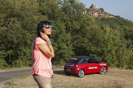 Smilingischic, fashionblog, Lucca, Driving is chic, recensione opel adam , city car, sunglasses HYPE, headphones Marshall, 