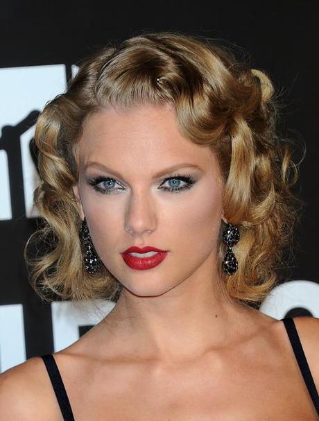 Taylor-Swift -VMAs-2013-makeup-1