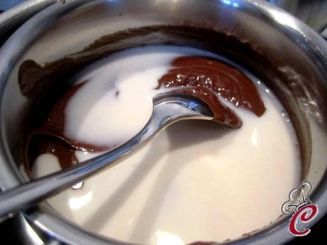 Crema di cioccolato piccante alle nocciole: prendere per la gola non è mai stato così piacevole