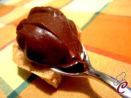 Crema di cioccolato piccante alle nocciole: prendere per la gola non è mai stato così piacevole