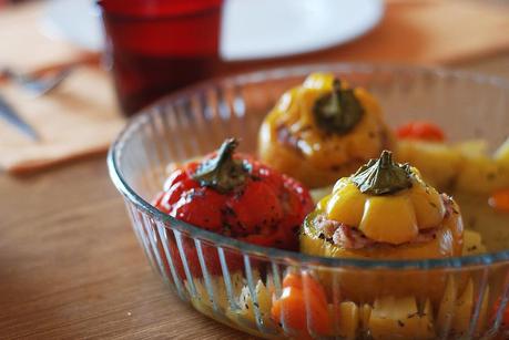 Peperoni con cous cous e salsiccia