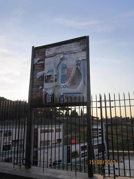 Piazzale Romolo e Remo. La terrazza che affaccia su Circo Massimo ridotta a coacervo di avvilente sciatteria