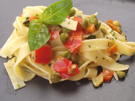 Fettuccine al sugo di verdure