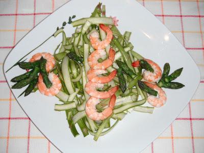 Insalata croccante fuori stagione (asparagi e mazzancolle) e una coccola di bellezza low cost!