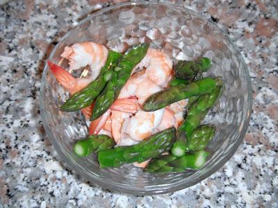 Insalata croccante fuori stagione (asparagi e mazzancolle) e una coccola di bellezza low cost!