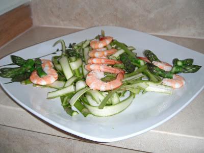 Insalata croccante fuori stagione (asparagi e mazzancolle) e una coccola di bellezza low cost!